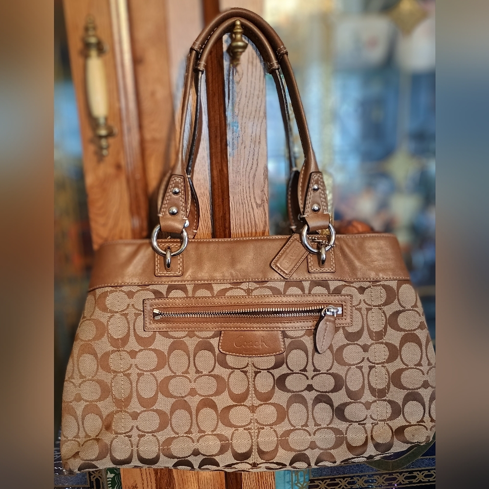 Coach Penelope Handbag. Comes With Coach Wallet